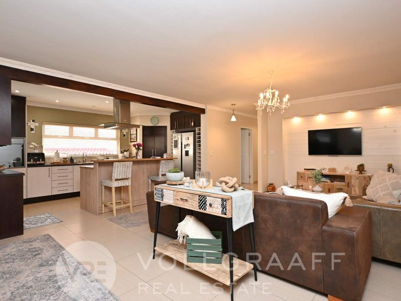 Impeccable Corner Property with Flatlet. - Photo 5