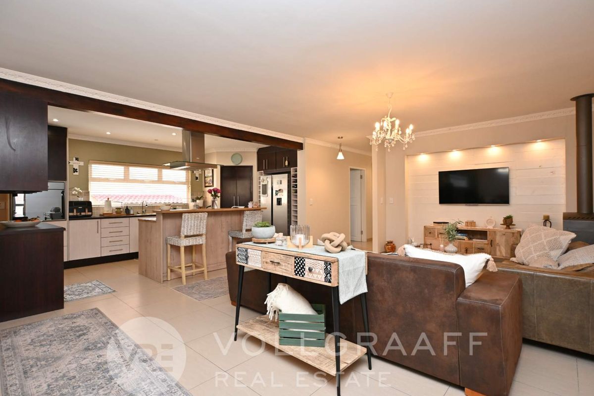 Impeccable Corner Property with Flatlet. - Photo 5