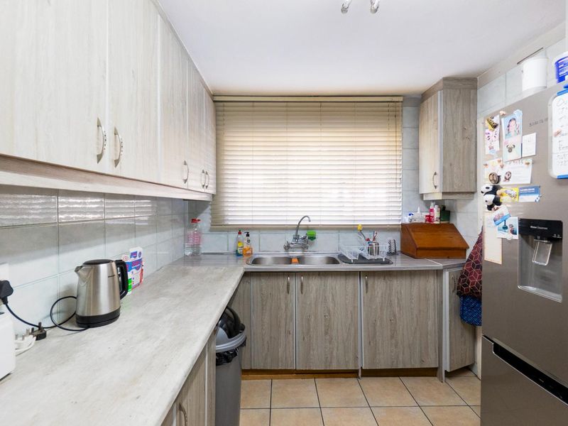 Modern pet friendly duplex - Photo 6