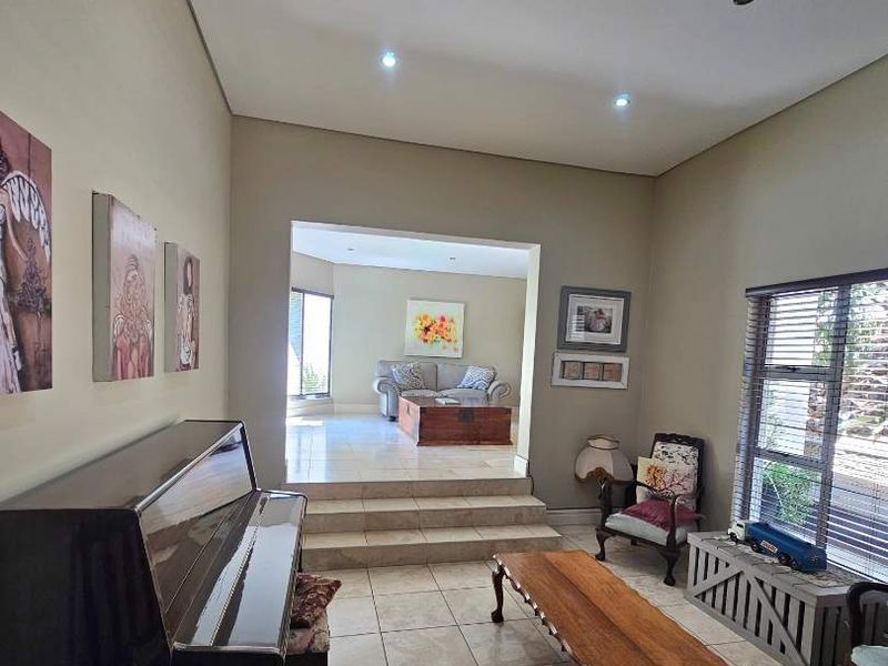 Garden Bliss: 4-Bedroom Gem in Ludwigsdorf - Photo 8