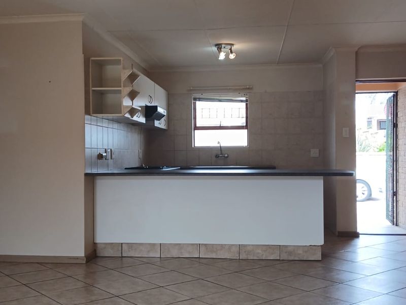 Low Maintenance Townhouse in the Heart of Heiderand - Photo 4