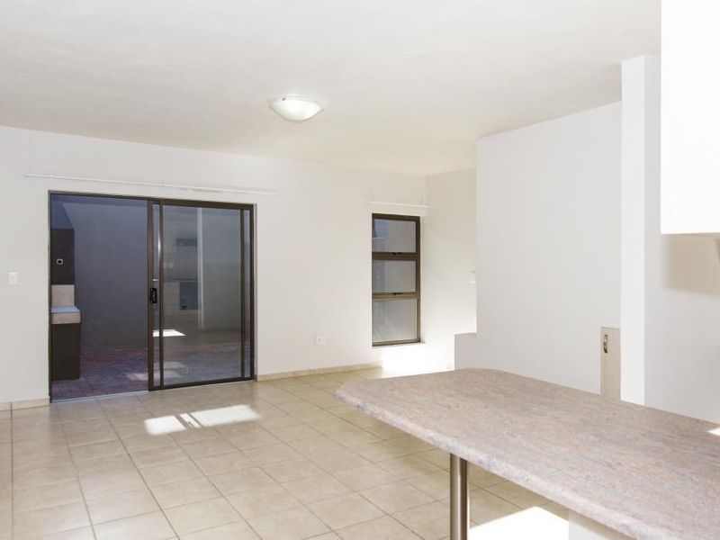 2 Bedroom Duplex Townhouse for Sale: - Inyati Complex, Kleine Kuppe - Photo 7