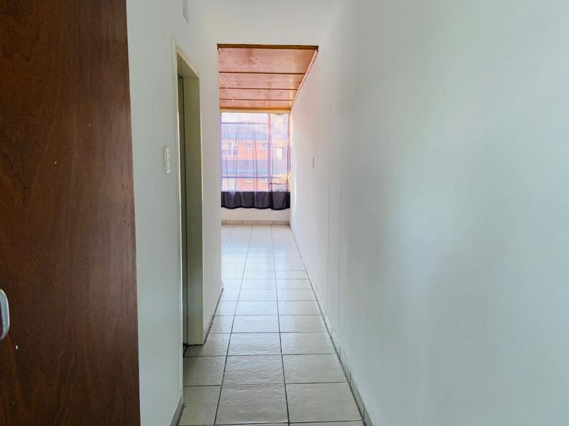 Neat & Comfortable Bachelor Apartment To Let - Photo 4