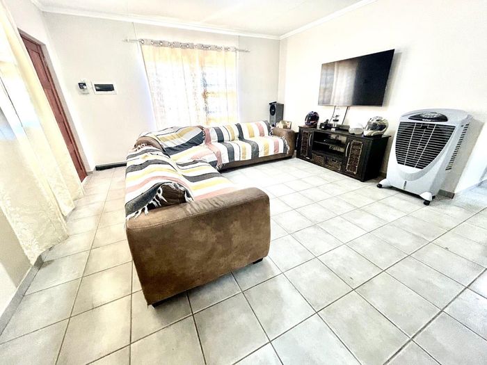 Property #2383427, House For Sale in Osona Village