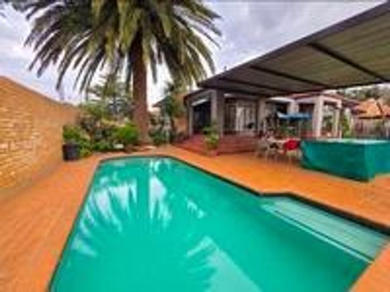 Spacious New Redruth Home with Pool and Modern Extras - Photo 2