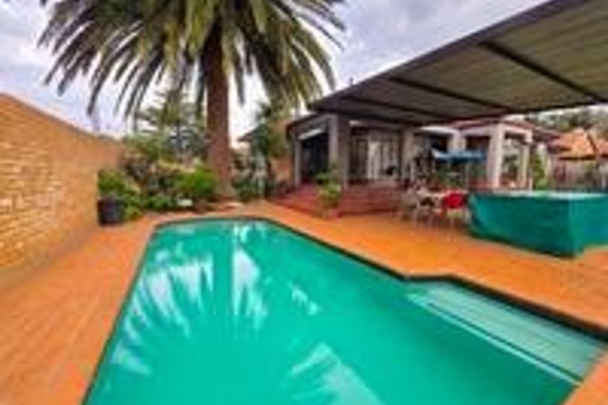 Spacious New Redruth Home with Pool and Modern Extras - Photo 2