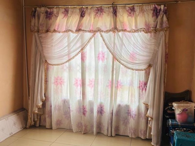 3 Bedroom house with 3 big outside Rooms - Photo 9