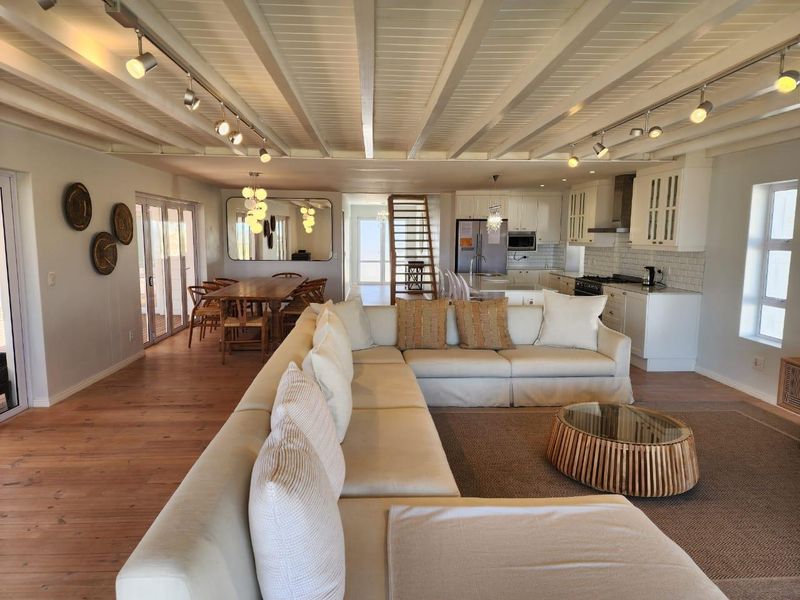 Stylish West Coast Home at the Sea - Photo 4