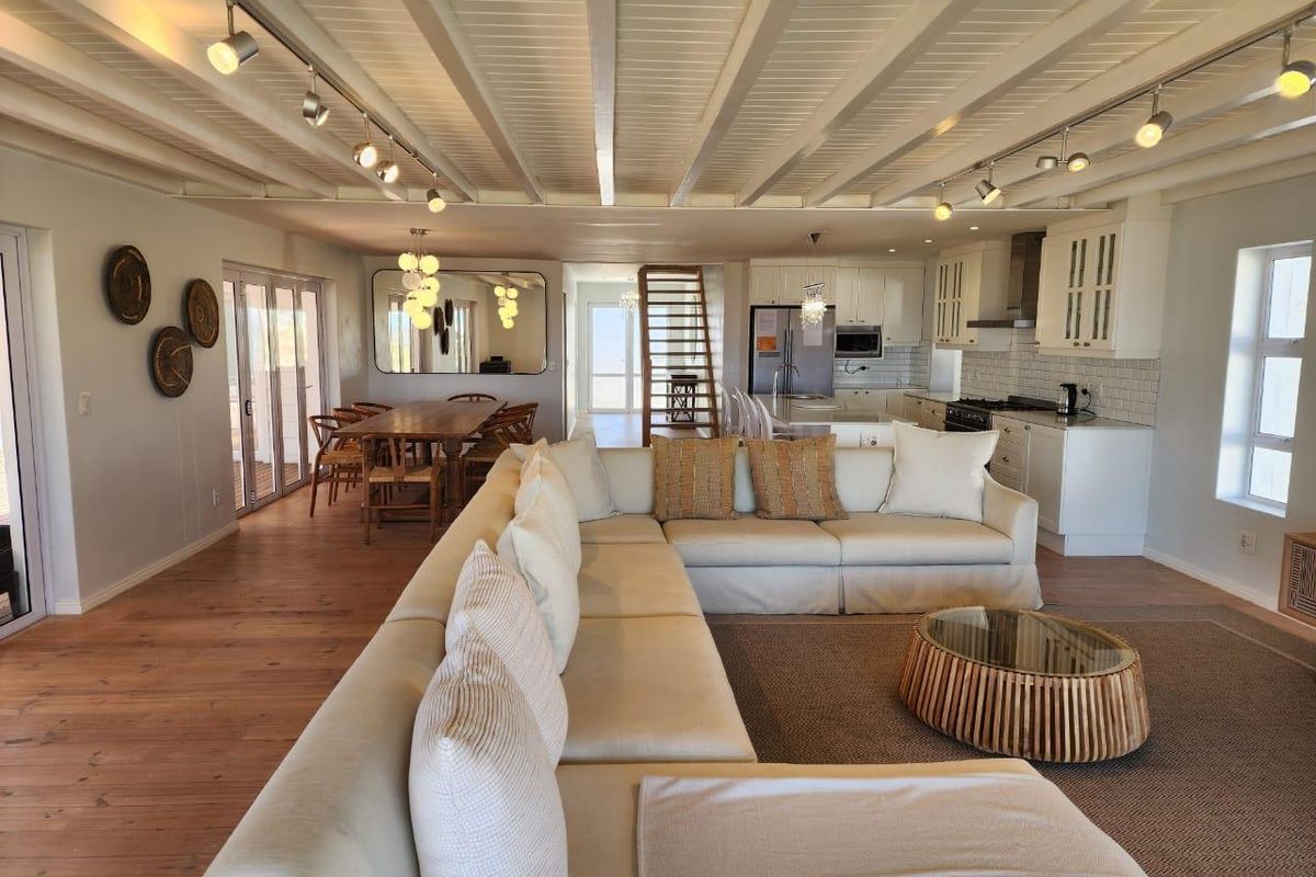 Stylish West Coast Home at the Sea - Photo 4