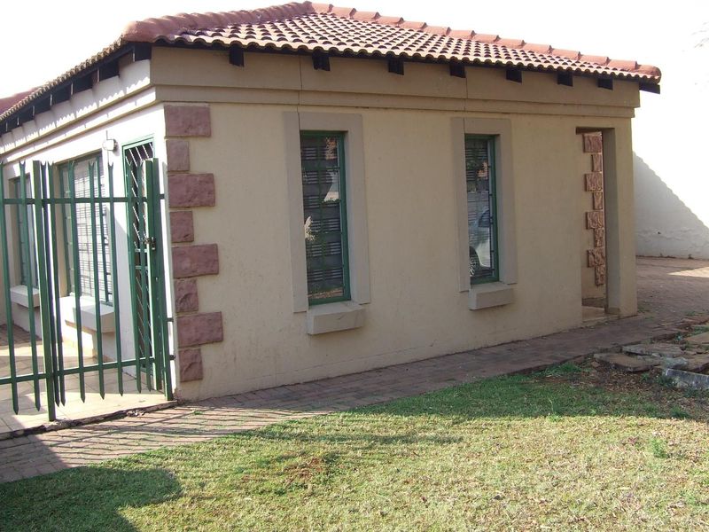 FAMILY HOME FOR SALE IN SECURE ESTATE - Photo 2