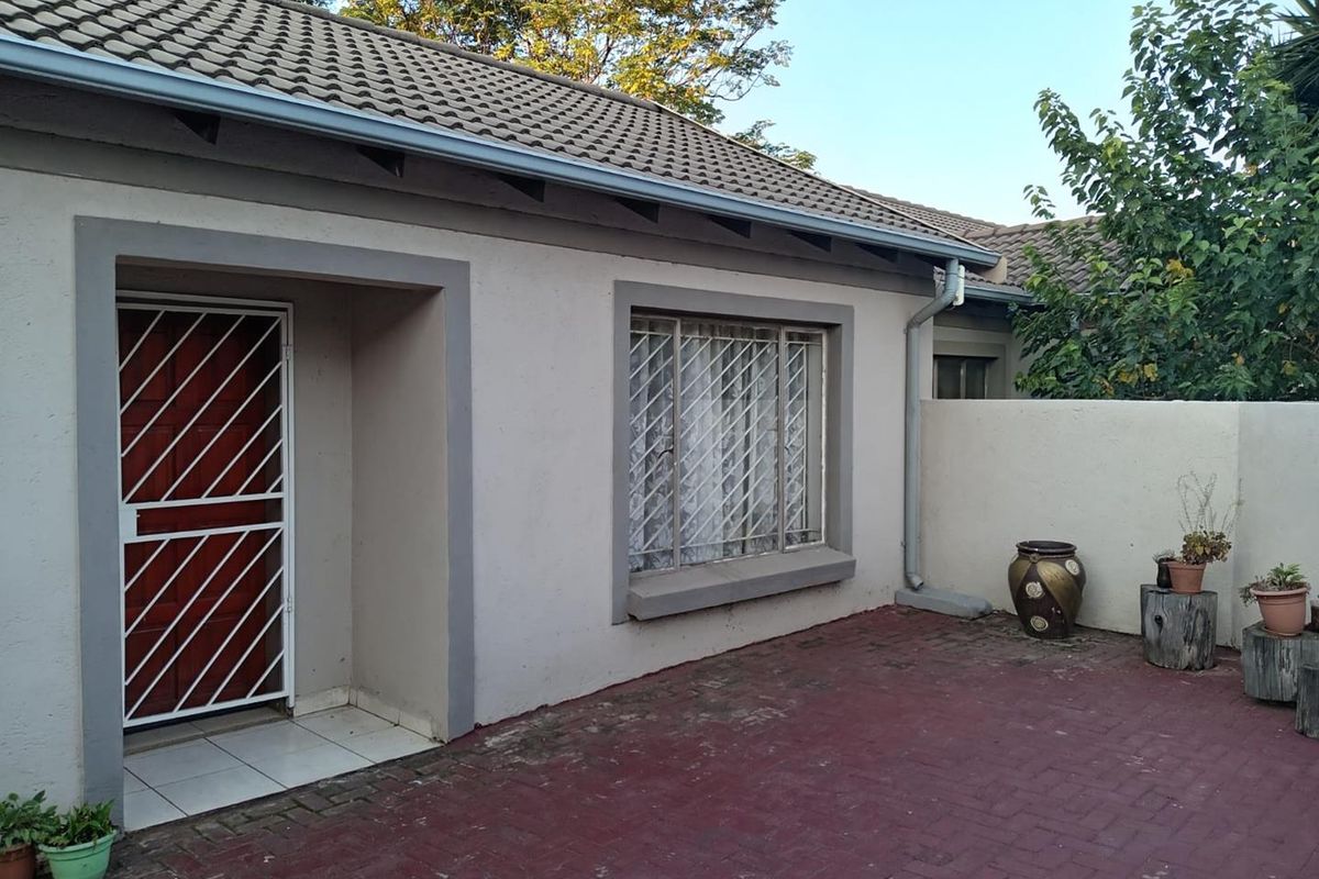 3 Bedroom Townhouse For Sale in Winternest Akasia - Photo 4