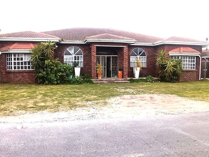 Zeekoevlei is calling, Large Family home with endless possibilities - Photo 3