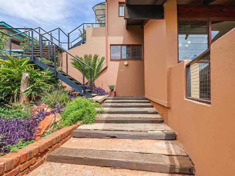 4 Bedroom Family Home in Secure Gated Cul-de-Sac. - Photo 4