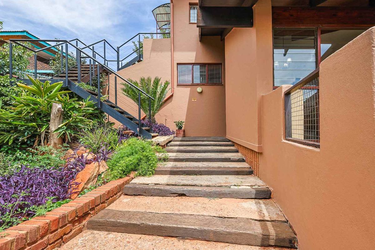 4 Bedroom Family Home in Secure Gated Cul-de-Sac. - Photo 4