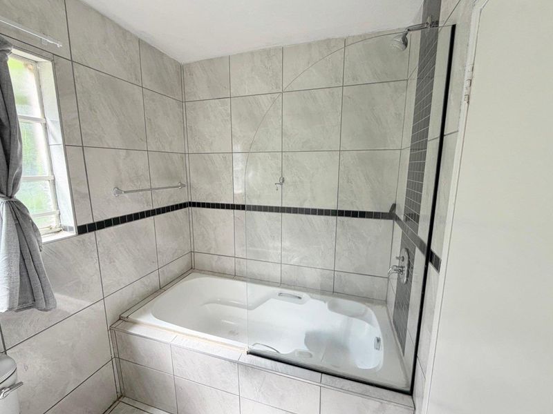 2 Bedroom Townhouse in Bassonia - Photo 9