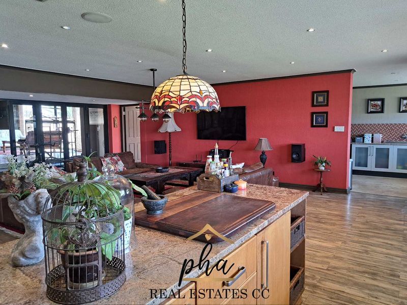 Entertainer’s Delight!!!! Spacious 5 bedr family home with indoor pool for sale in Walvis Bay, selling for N$10.5 mil - Photo 8