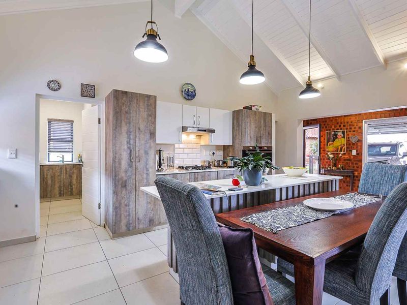 Stunning 2 Bedroom View Unit in The Retreat - Photo 10