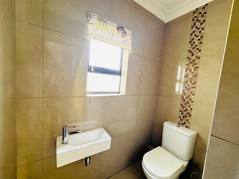 Modern 4-Bedroom Family Home in Secure Montana Estate – For sale - Photo 8