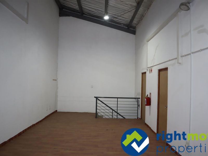 Easily accessible from the highway - Photo 2