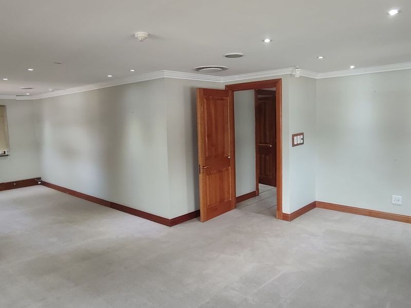 383 Sqm Office space in a tranquil environment! - Photo 7