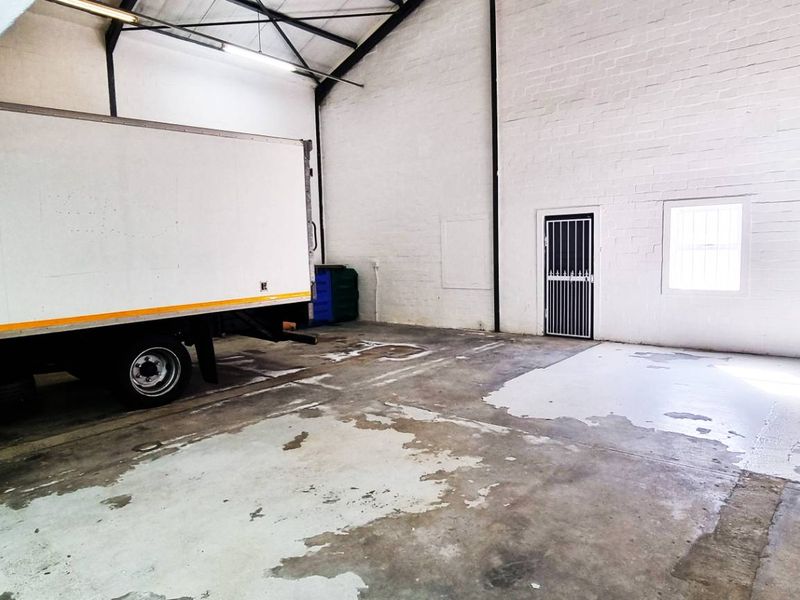 Double Volume Warehouse for Sale in Capricorn Business Park - Photo 2