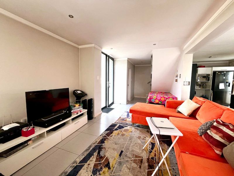 Spacious Double-Storey Townhouse in Secure Equestria Complex - Photo 3