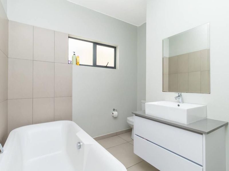 MODERN APARTMENT AWAITS YOU - Photo 9