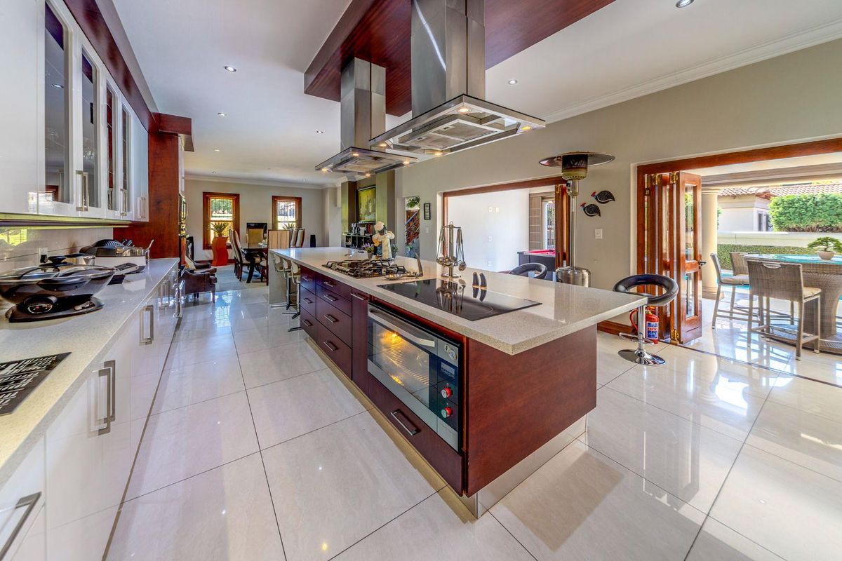 Privacy & Prestige! Stunning 5-Bedroom Home in Faerie Glen's Prime Leeuwberg Estate - Photo 4