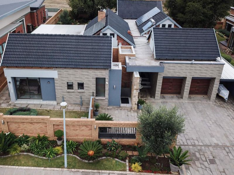 Luxury Living in Meyersdal Nature Estate - Photo 1