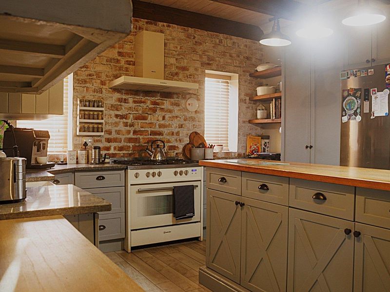 Luxurious Off-Grid Modern Farmhouse with Views & Sports Haven - Photo 9