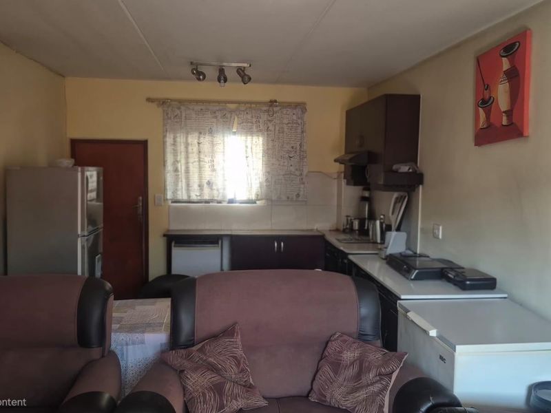 Secure 2-Bedroom Apartment with Scenic Views in Sea View, Durban - Photo 8