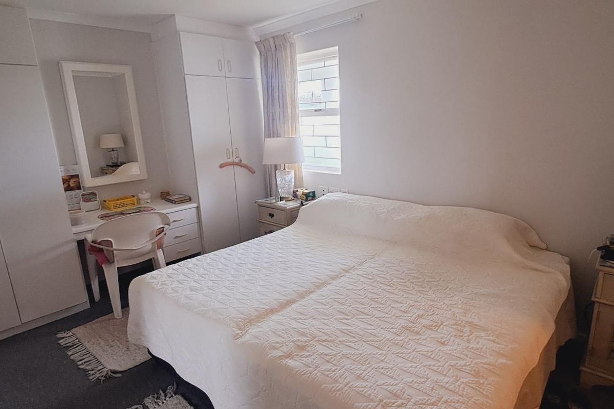 GARDEN FLAT with a LOCK-UP GARAGE - Photo 5