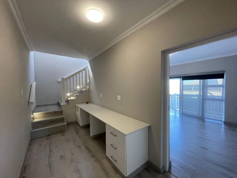 Spacious Family Home with Panoramic Views & Mancave in Monte Christo Eco Estate - Photo 4