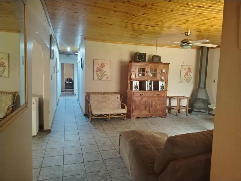 AN INCOME GENERATING PROPERTY - Photo 5