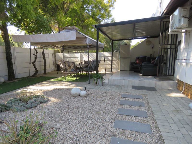 Private Garden Living in a Secure Albertsdal Simplex - Photo 10