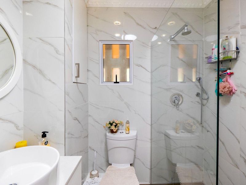 Modern pet friendly simplex - Photo 8