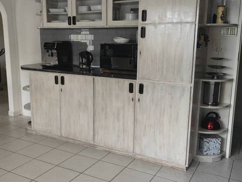 Beautiful, spacious and well maintained 3 bedroom house with a swimming pool and a loveley garden for sale in Tsumeb. - Photo 7