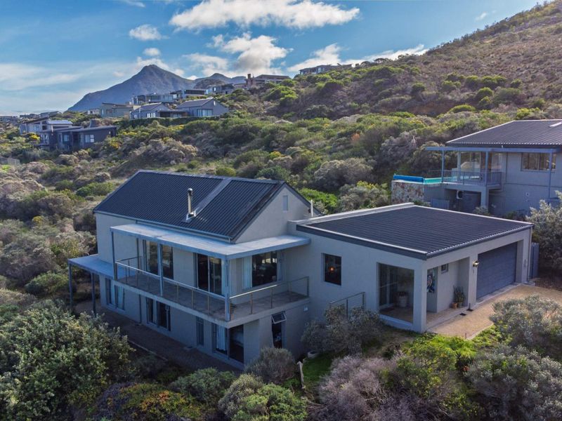 Contemporary Family Living in the Exclusive Chapman's Bay Security Estate. - Photo 3