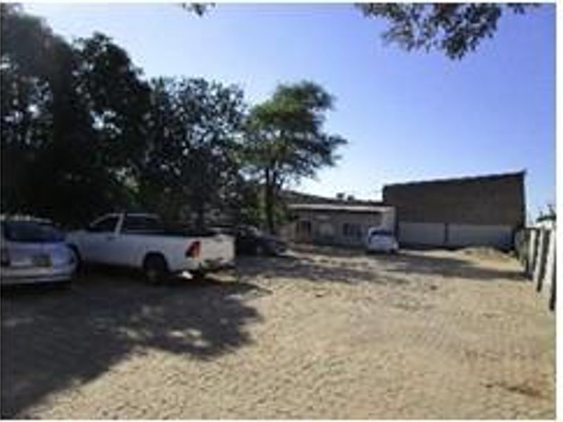 Flat complex for sale - Otjiwarongo - Photo 2