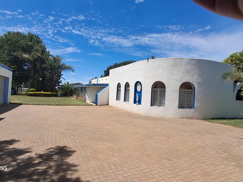 Live, Farm, Entertain: Exclusive 8.5-Hectare Property - Photo 2