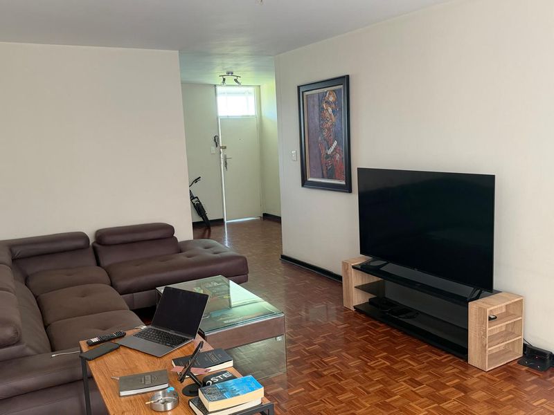 Top Floor Apartment! - Photo 7
