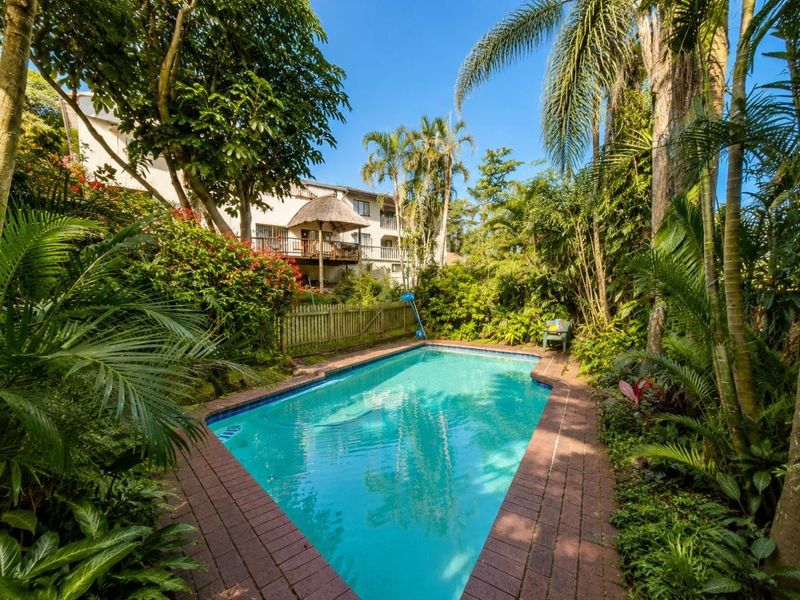 A Hidden Gem of Space, Character &amp; Tropical Charm Situated in Ocean view area - Photo 1