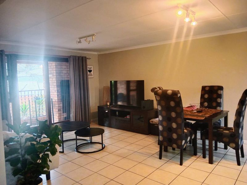 2 Bedroom, 2 Bathroom First-Floor Apartment with Balcony and Built-in Braai To Let - Photo 2