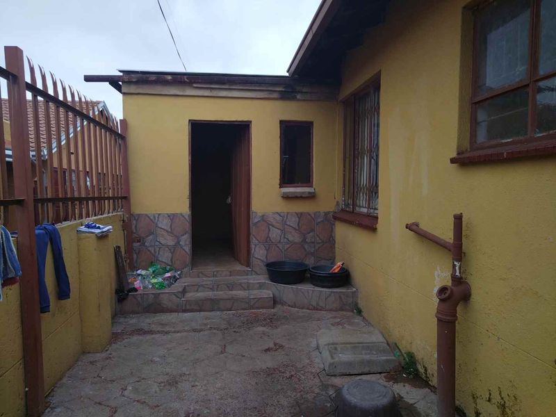 3 bedrooms house for sale in Soshanguve BB - Photo 7