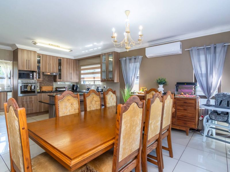 Beautiful family home awaits you - Photo 10