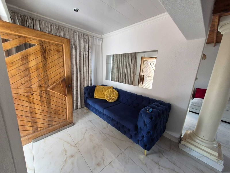 Spacious Family Living in Secure Boomed Estate – Excellent Location! - Photo 6