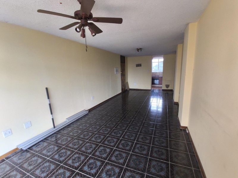 Spacious 2 Bedroom Apartment  in Sunnyside - Photo 5