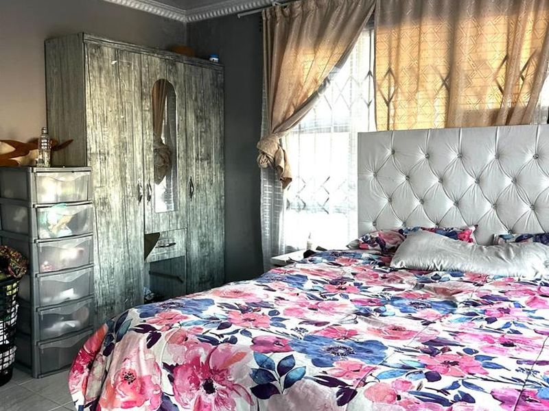 Compact Three-Bedroom Home in Esikhawini - Photo 4