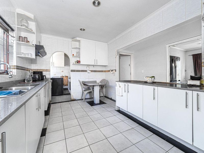 Location Is Everything: Find Your Dream Home Today! - Photo 9