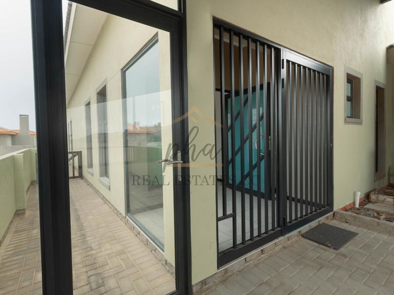 Ultimate Entertainer’s Home - Photo 2